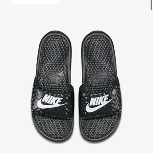 Nike Benassi JDI
Women's Slides 9